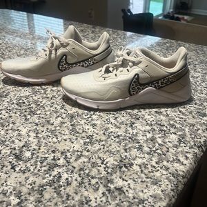 Nike sneaker - women's